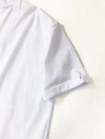 ＶネックTシャツ