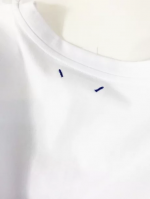 ＶネックTシャツ