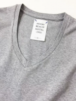 ＶネックＴシャツ