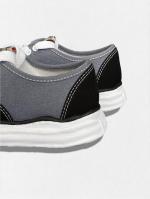 ローカットスニーカー