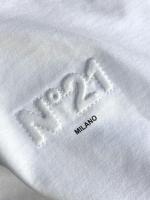 立体ロゴTシャツ